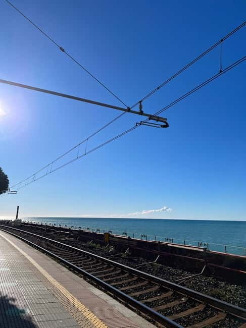 Florence/Bologna: Cinque Terre&Pisa Private Tour w/Transfer - Riomaggiore: The First Glimpse