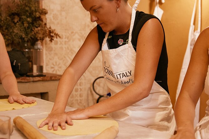 Florence: Crazy for Pasta Cooking Class and Gelato Making - Meeting Point and Accessibility