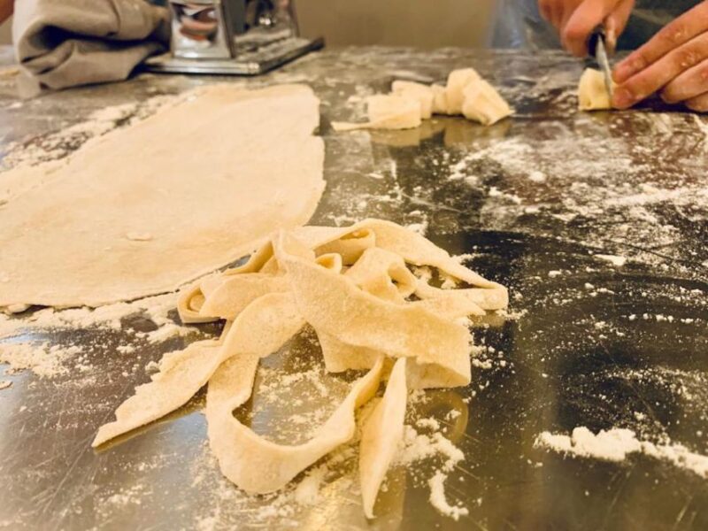 Florence: Pasta & Tiramisu Cooking Class With Unlimited Wine - Instructor Expertise and Teaching Style