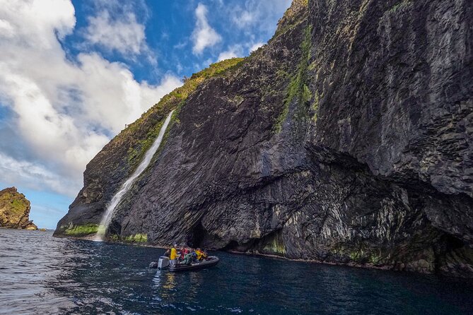 Flores Boat Tours - Included Amenities