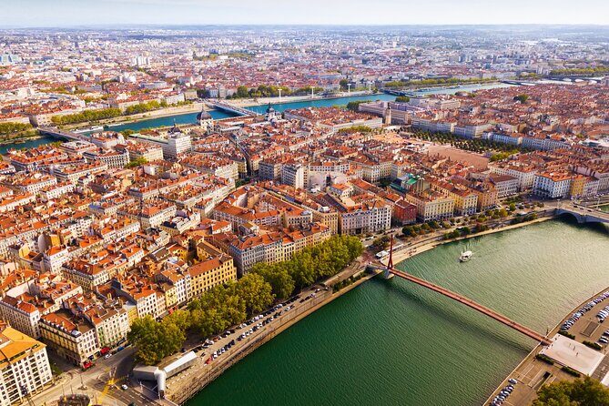 Fly above Lyon in a private plane - Key Points  
