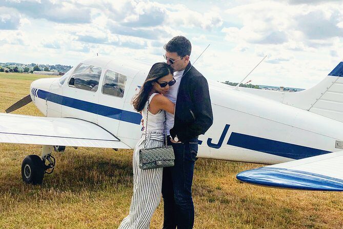 Fly around Paris with a local pilot - Key Points