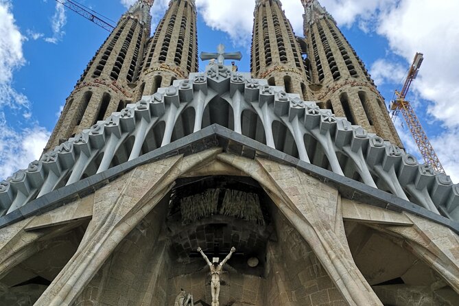 Food & Drink Tasting Private Tour & Sagrada Familia Skip the Line - Tour Overview and Highlights
