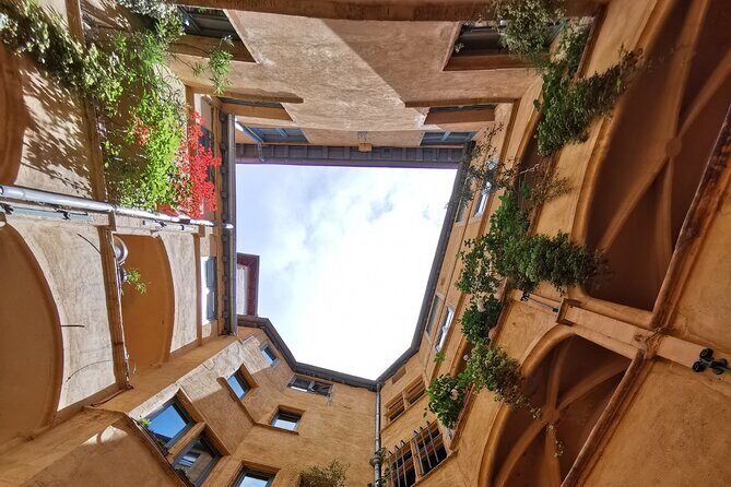 Food & Wine Tour, from the Vieux Lyon to famous Halles Bocuse - Analyzing the Value: Is It Worth It?