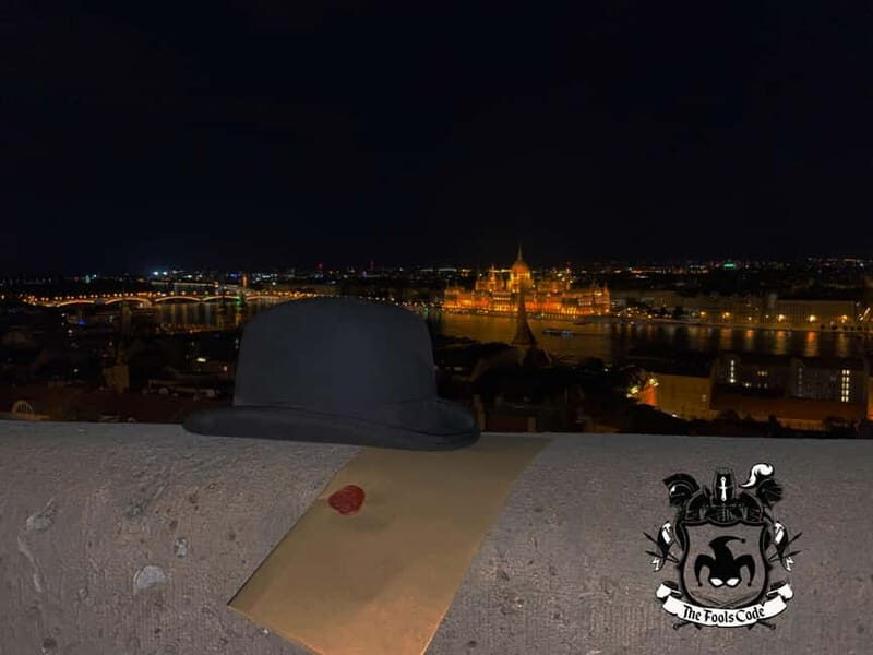 FoolsCode: EscapeRoom/Sightseeing tour with Actor Tourguide - Key Points