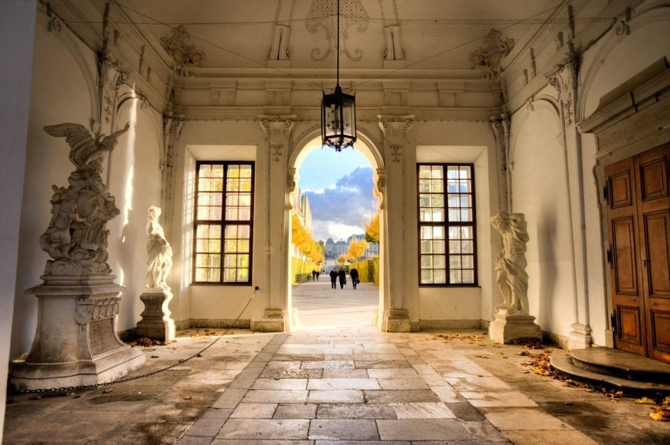 Footsteps Through Dallas: A Journey Through Time & Legacy - Key Points