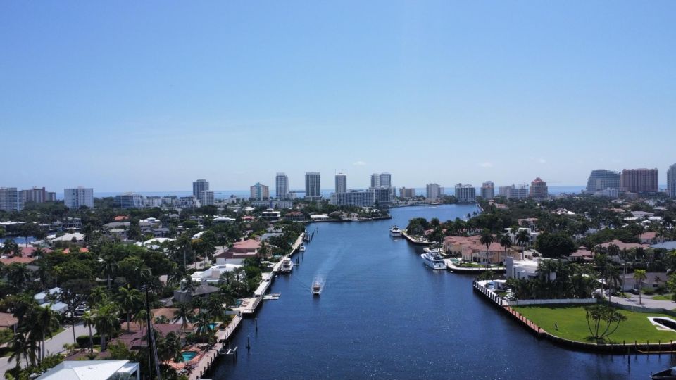Fort Lauderdale: Private Tiki Boat Tour up to 6 People - Custom Cruises Available
