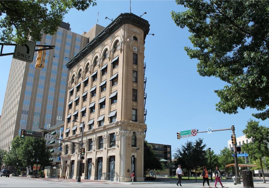 Fort Worth Scavenger Hunt and Sights Self-Guided Tour - How to Use the Smartphone App