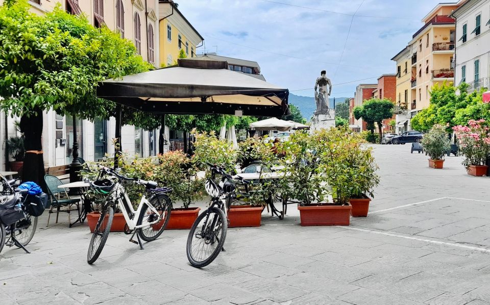 Forte Dei Marmi: E-Bike Tour and Hidden Gems With a Local - Visiting Seravezza and Medici Palace