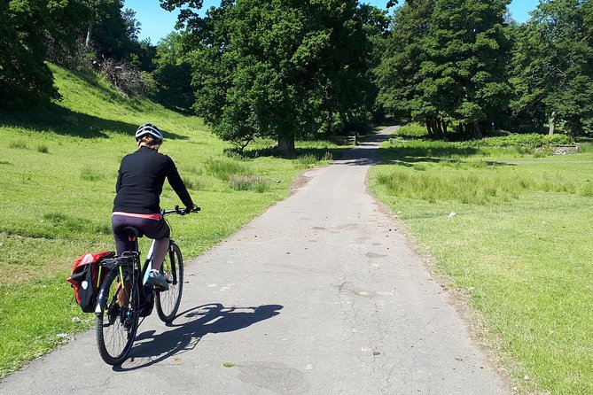 Forth Bridges and Edinburgh Suburbs by Manual or E-bike - Crossing the Forth Road Bridge