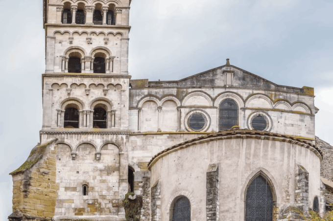 France: Excursion From Lyon to Vienne by Train - Languages and Accessibility