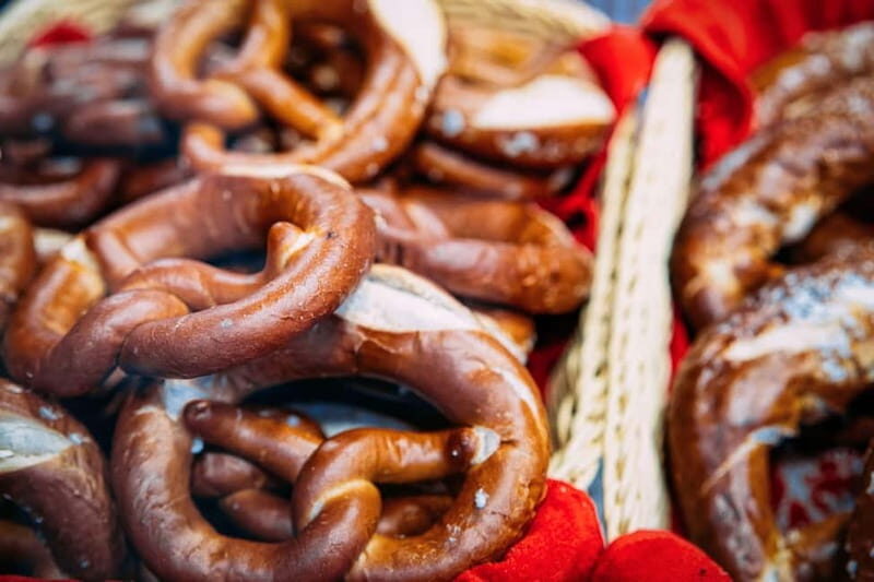 Frankfurt: 2-hour Best Intro Walking Tour with a Local - Group Size and Atmosphere