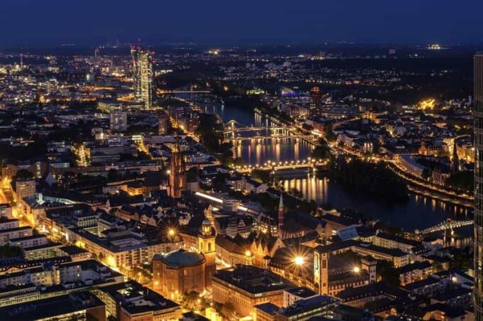 Frankfurt: 2 Hour Private Guided Walking Tour - Main Riverfront Views