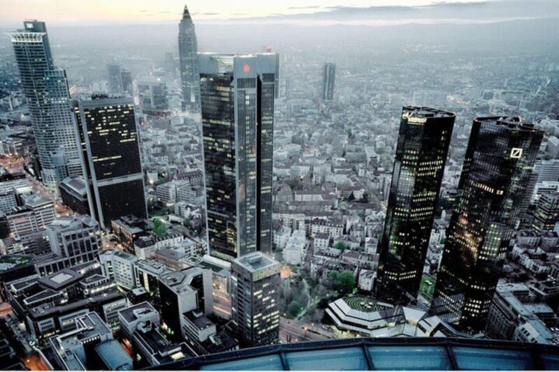 Frankfurt : Highlights & Hidden Gems Private Walking Tour - Walking Tour Experience