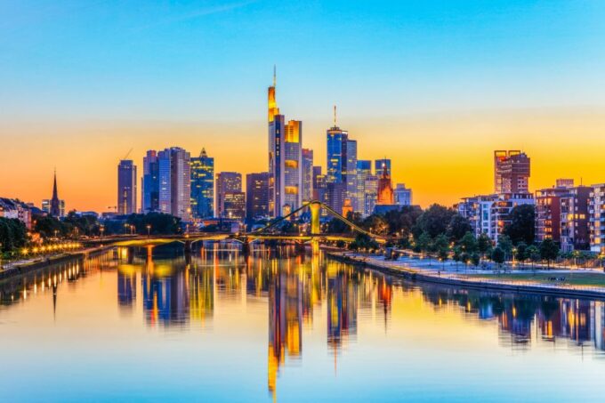 Frankfurt: River Main Sightseeing Cruise With Commentary - Accessibility and Onboard Amenities