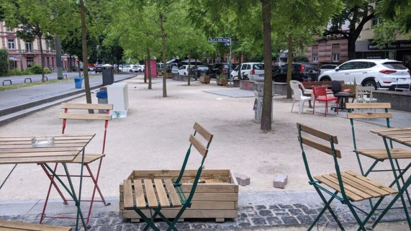 Frankfurt: Self-guided City Walk to Locals Favourite Places - Meeting Point and Requirements