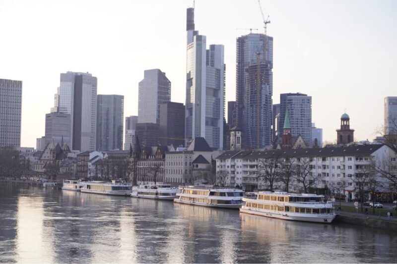 Frankfurt: Verbrecherjagd und gefährlich leckeres Schnitzel - A Detailed Look at the Tour Experience