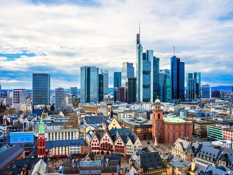 Frankfurt: Walking tour in Russian in private - just for you and your friends - Key Points