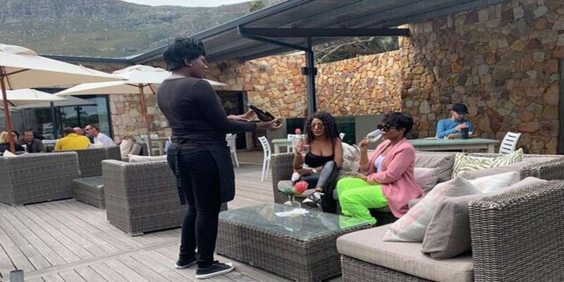 Franschhoek Tram Wine Tasting Full-Day Experience - Experiencing Picturesque Landscapes