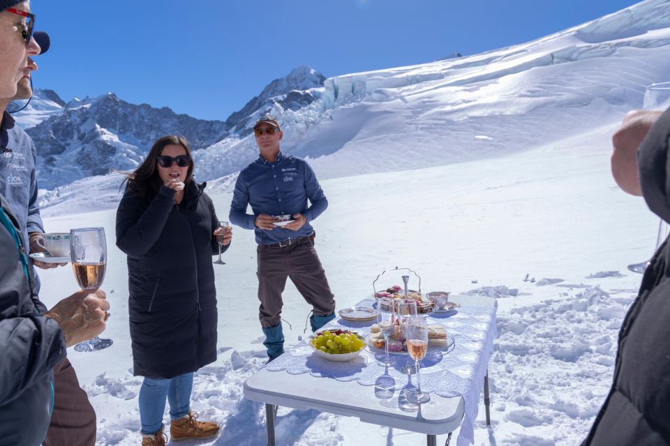 Franz Josef: Helicopter - Picnic Amongst the Peaks - Picnic on the Glacier
