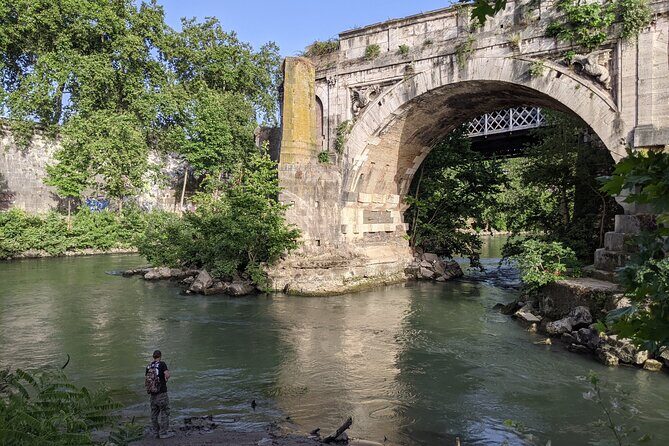 Free Urban Trekking with an Archaeologist - Key Points