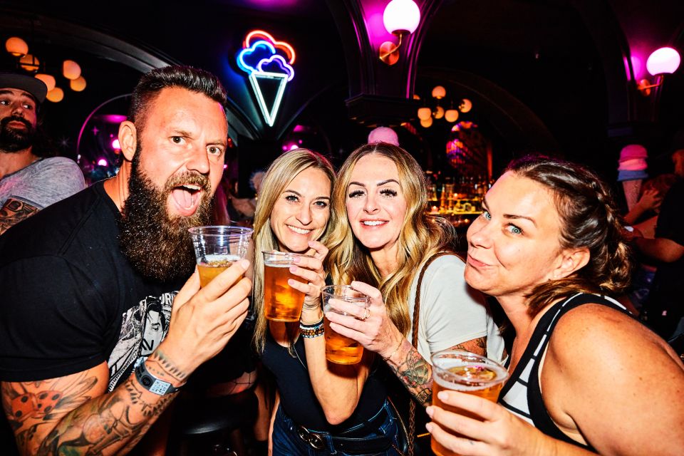 Fremont Street-Old Vegas Bar Crawl - Sampling Iconic Vegas Bar Experiences
