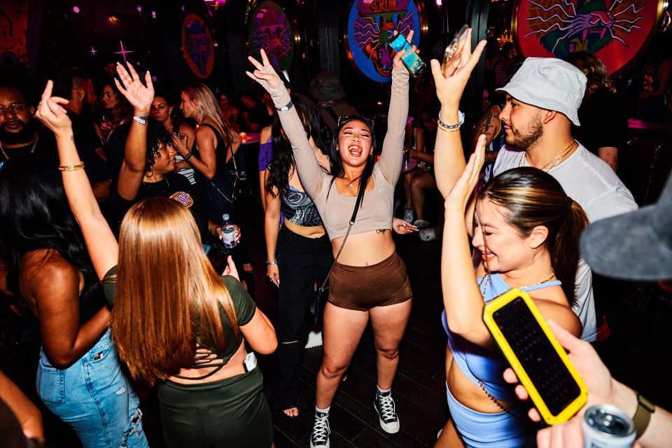 Fremont Street-Old Vegas Bar Crawl - Drink Specials and No Cover Charges