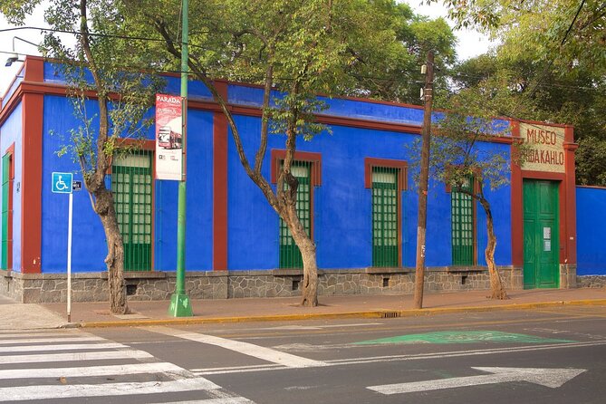 Frida Kahlo Museum and Diego Rivera Museum - Exploring the Grounds