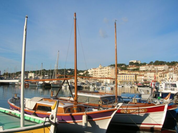 From Aix: Cassis Boat Ride & Provence Wine Tasting Day Tour - Photo Stop at Cape Canaille