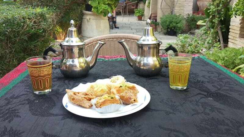 From Alicante and Elche: Tea house + sweets. Taste the flavor of the Orient. - Key Points
