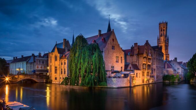 From Amsterdam: Bruges Guided Day Trip in English - Highlights of Bruges