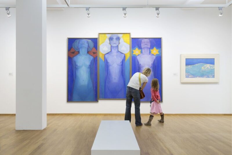 From Amsterdam: Kinderdijk and the Hague Tour With Museums - Itinerary Highlights