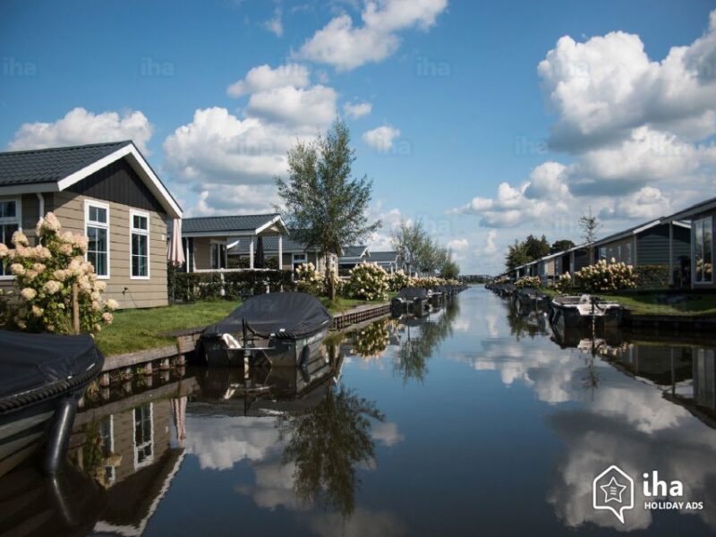From Amsterdam: Private Day Trip to Giethoorn and Lelystad - Exploring Lelystad