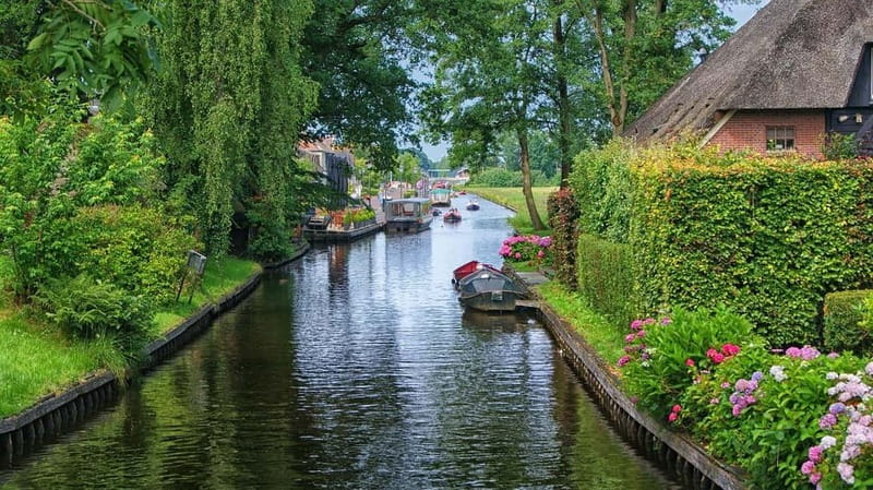 From Amsterdam: Zaanse Schans and Giethoorn Countryside Trip - Itinerary Breakdown