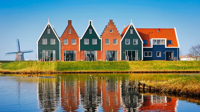From Amsterdam: Zaanse Schans, Edam, Volendam, & Marken Tour - Zaanse Schans Experience