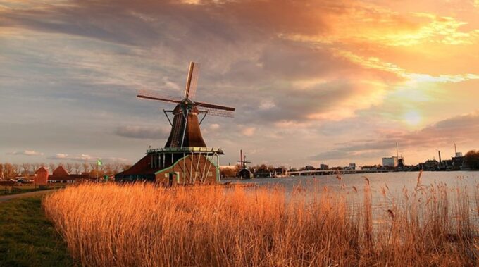 From Amsterdam: Zaanse Schans, Edam, Volendam, & Marken Tour - Marken Discovery