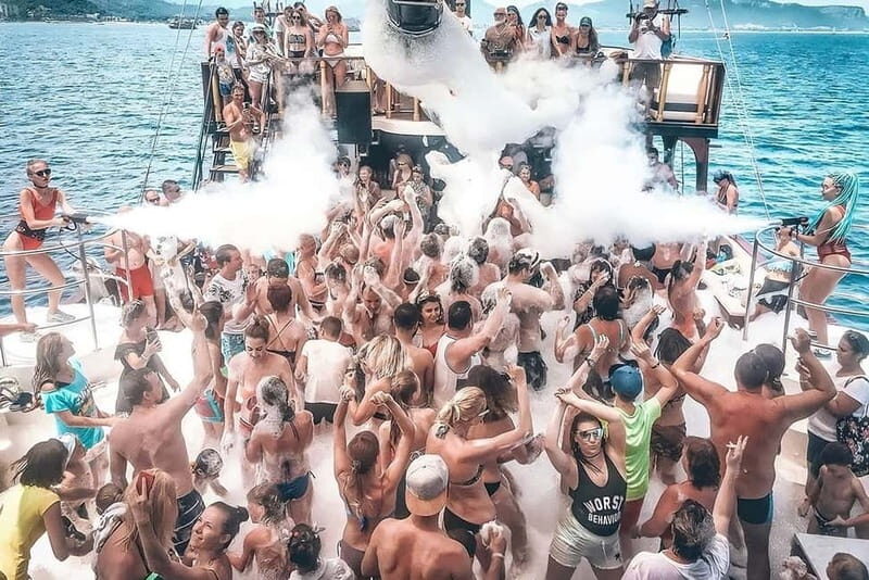 From Antalya/Kemer: All-Inclusive Party Boat with Lunch - Getting On Board and First Impressions