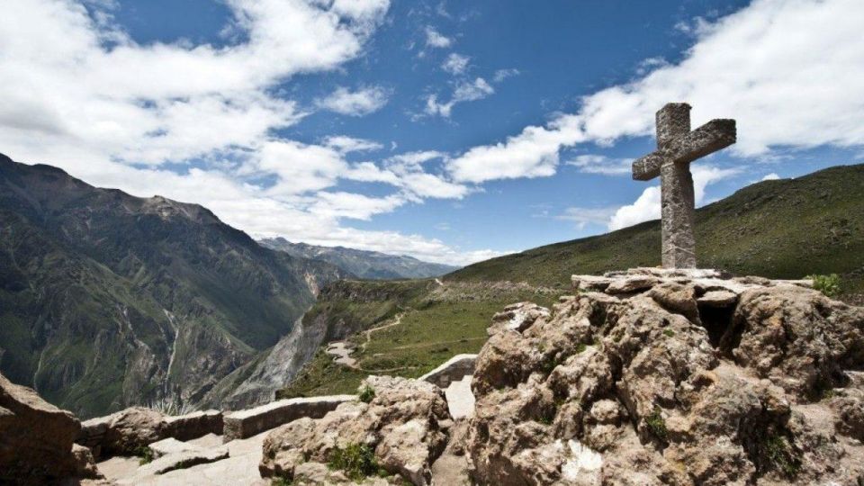 From Arequipa: Excursion to the Colca Canyon Ending in Puno - Itinerary Highlights