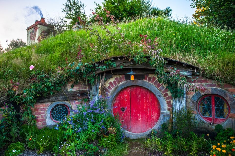 From Auckland: Hobbiton Movie Set Full-Day Small-Group Trip - Small-Group Experience