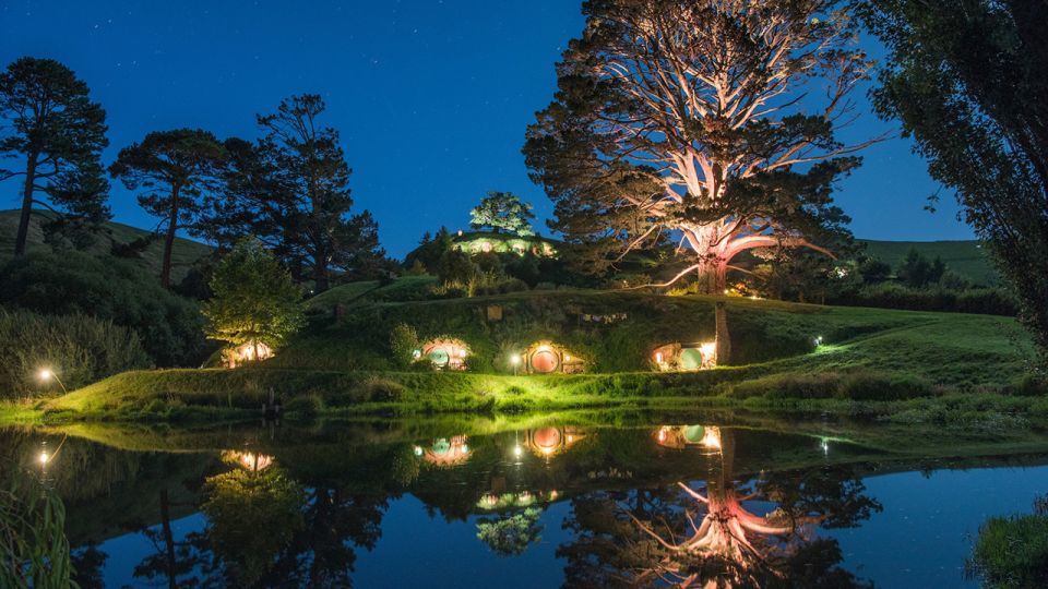 From Auckland: One-Way Transfer to Rotorua W/ Hobbiton Tour - Experience Overview