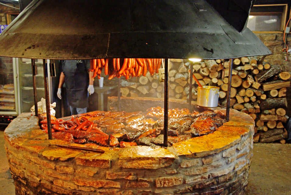 From Austin: Hill Country BBQ & Wine Shuttle - Visiting Salt Lick BBQ