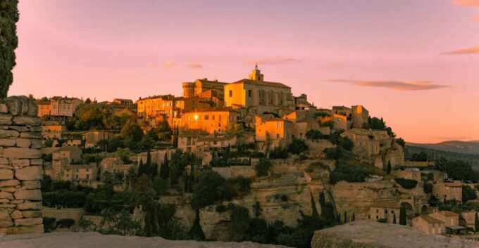 From Avignon: Half-Day Baux De Provence and Luberon Tour - Exploring Les Baux De Provence