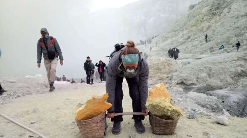From Bali: 1 Day Ijen Volcano Blue Fire Tour From Bali - Witnessing the Blue Fire: The Nighttime Spectacle
