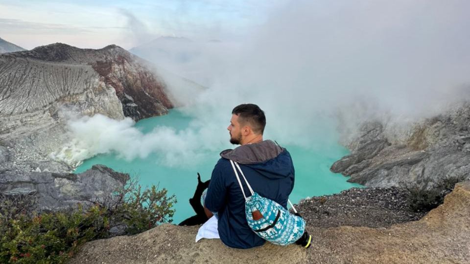 From Bali: Ijen Blue Fire & Mount Bromo 3D - Inclusions