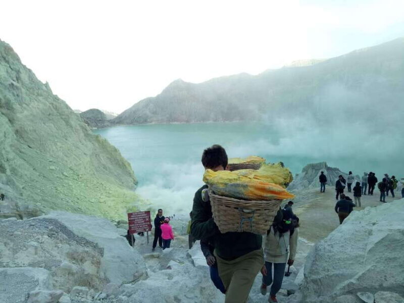 From Bali: Ijen crater Midnight Tour From Bali - Return Journey and Breakfast