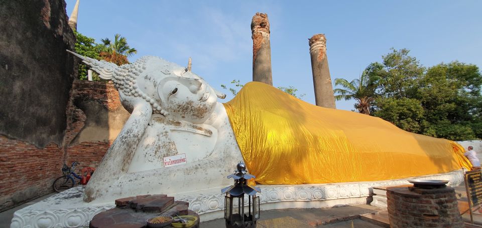 From Bangkok: Ayutthaya & Khao Yai National Park Day Trip - Visiting Ayutthaya Temples