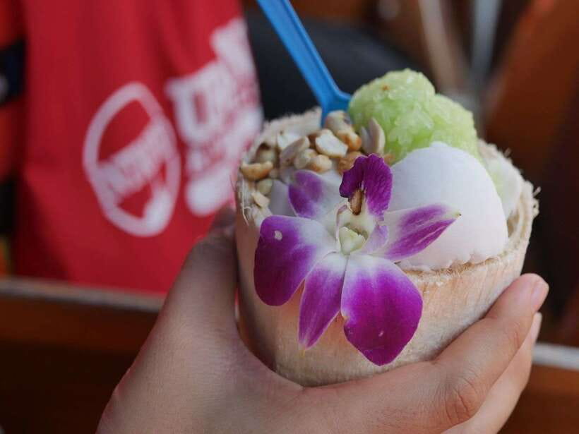 From Bangkok: Private Railway and Floating Market Tour - Exploring the Railway Market
