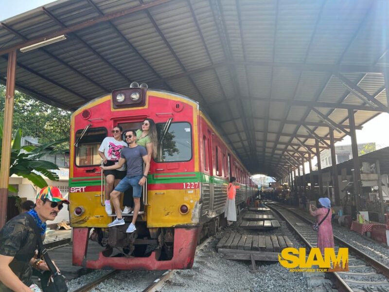 From Bangkok:Damnoen Floating Market and Railway Market Tour - Damnoen Saduak Floating Market