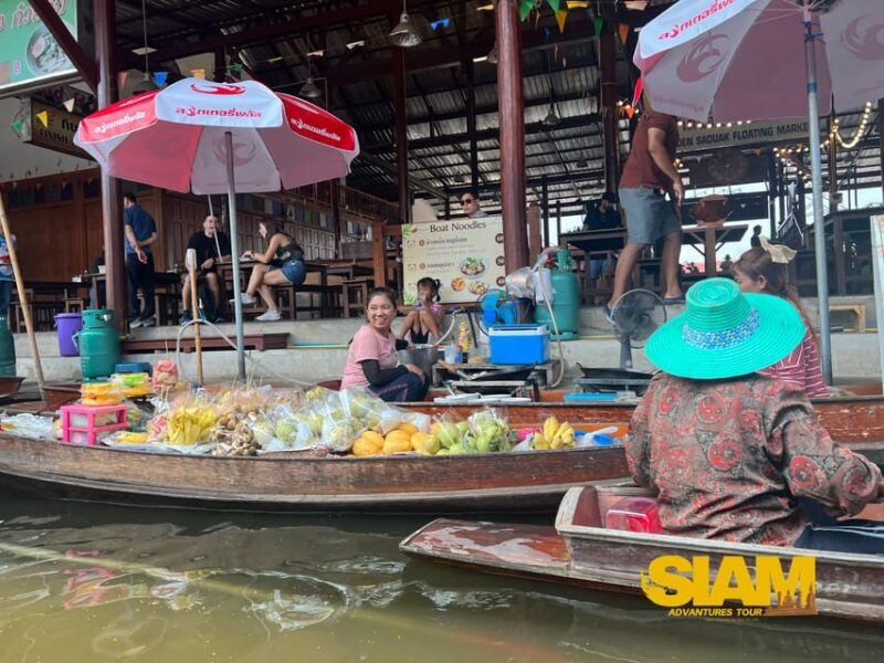From Bangkok:Damnoen Floating Market and Railway Market Tour - Return Journey