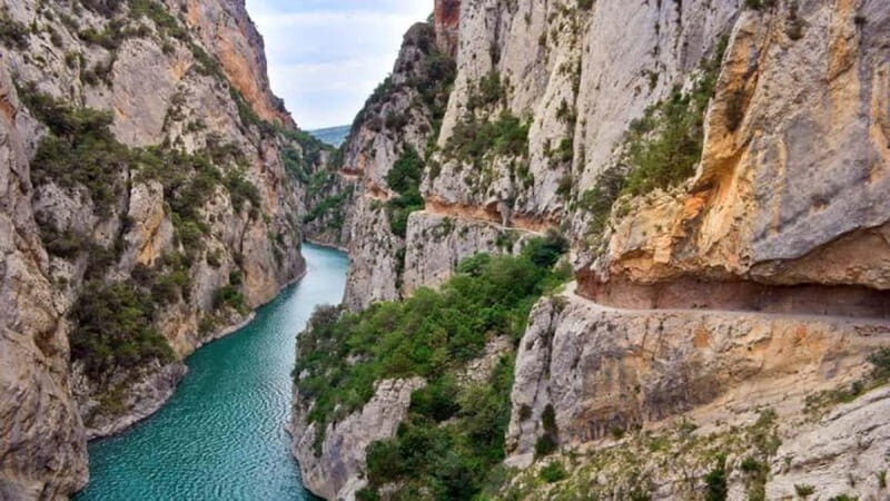 From Barcelona: Mont Rebei Canyon Day Trip with Guide - What to Expect on Your Mont Rebei Canyon Day Trip